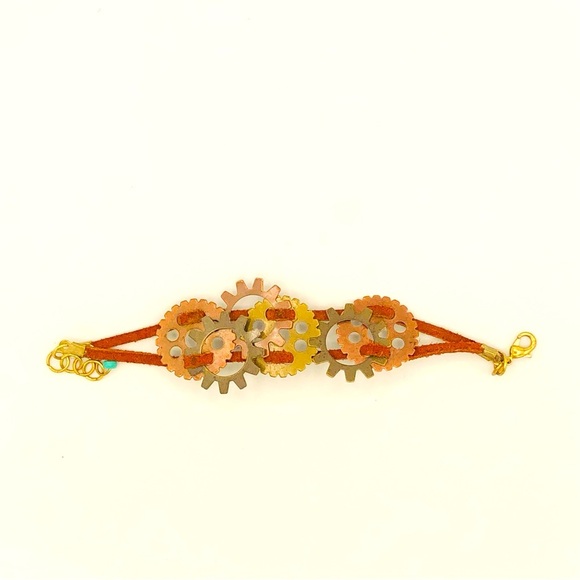 Steampunk gears and suede bracelet - Picture 3 of 10